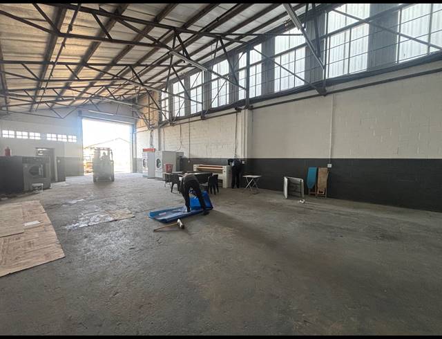 245M² WAREHOUSE TO LET IN EPPING INDUSTRIAL